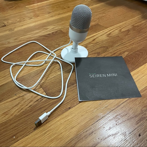 *SOLD* - Razer Seiren Mini Microphone - Mercury - Picture 1 of 8